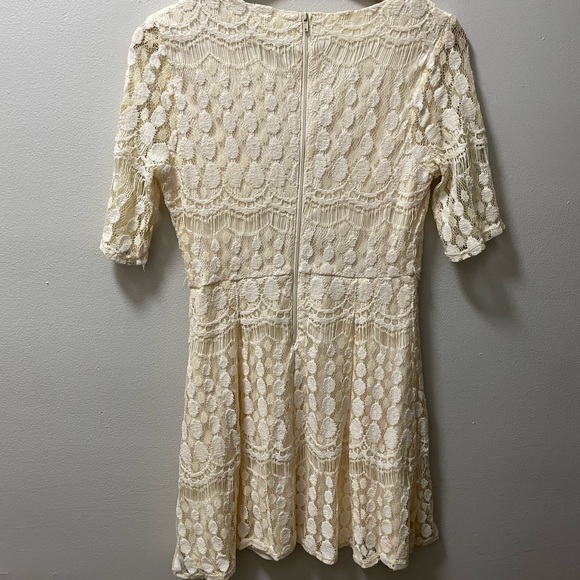 Jolt Lace Dress - Picture 6 of 10